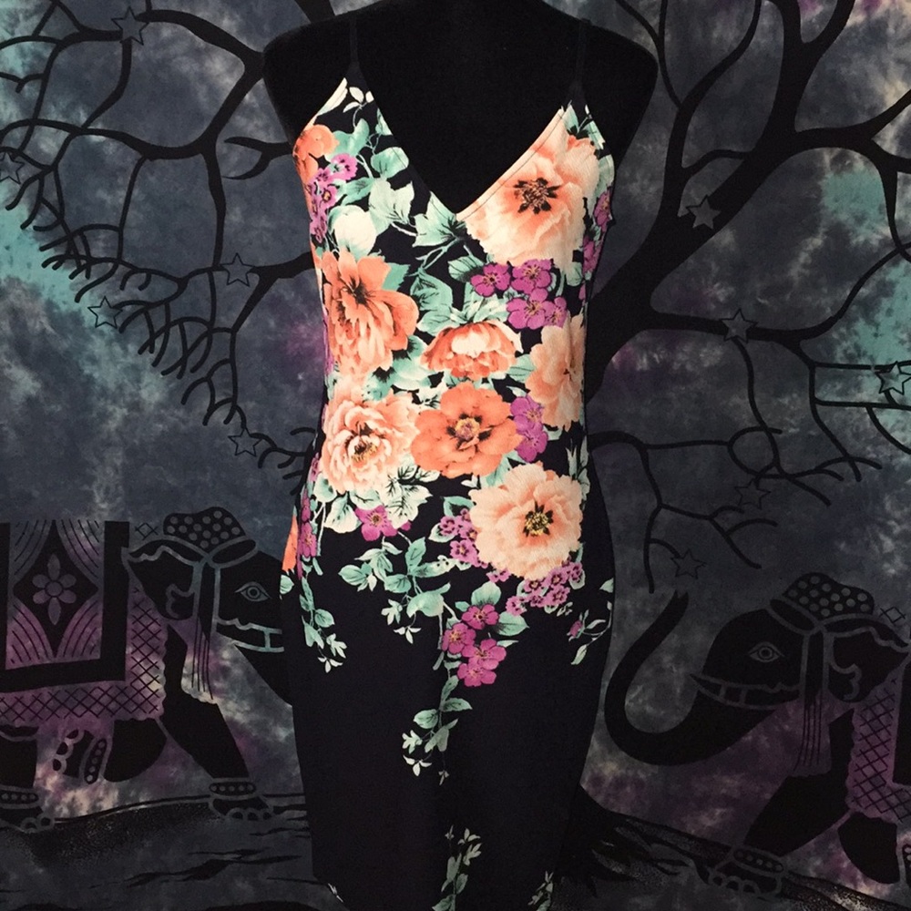 Kimcine Curve Floral Bodycon Dress - Picture 7 of 10